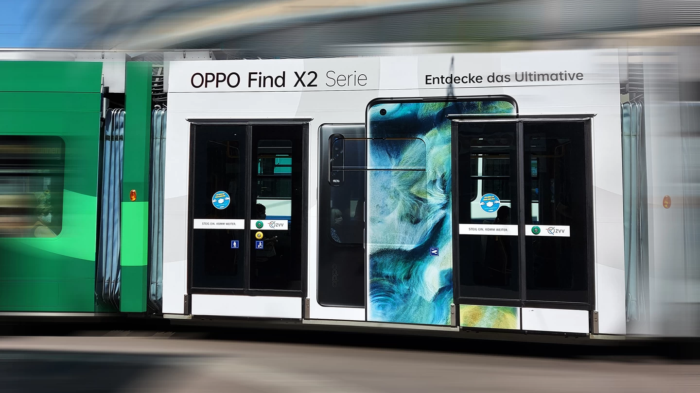 Oppo Tramwerbung & -Beschriftung Türen